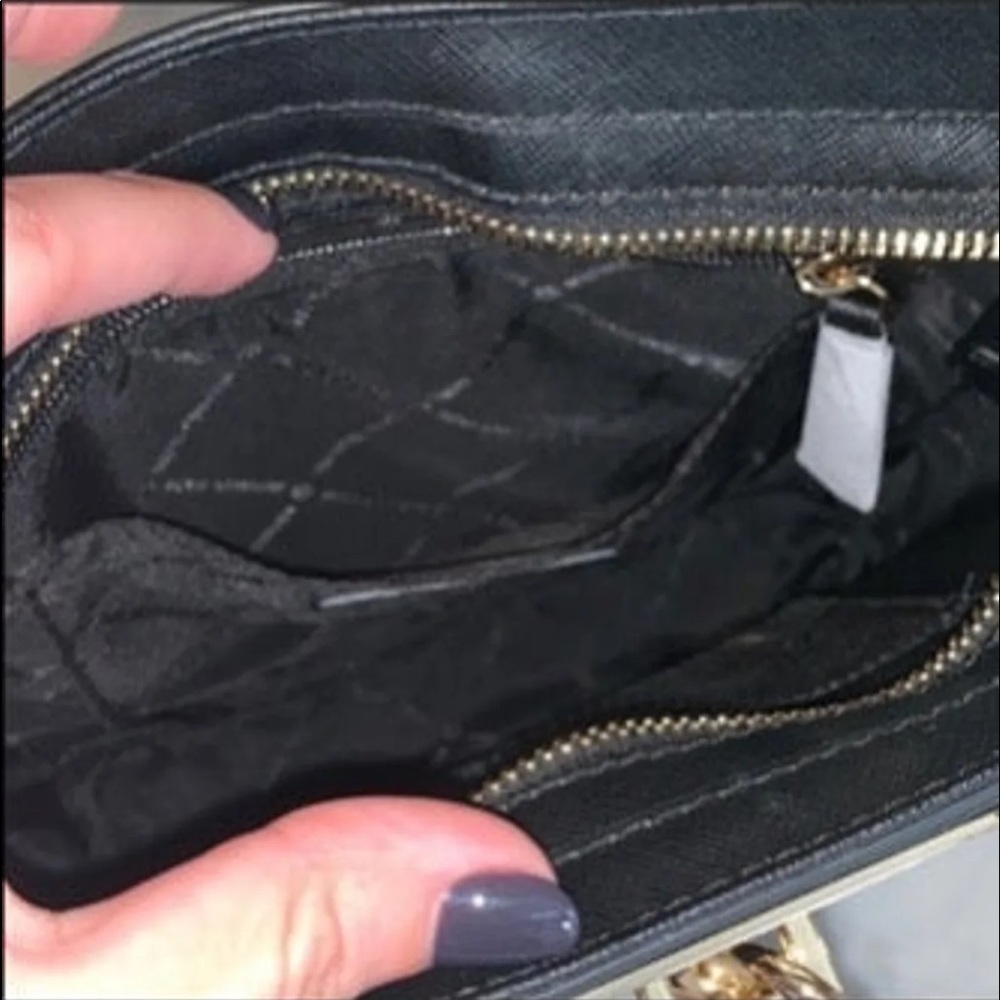 NWT. Price drop! AUTH Michael Kors crossbody - Picture 7 of 8
